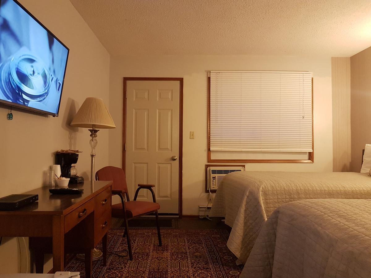 Spruce Woods Inn Glenboro Екстериор снимка
