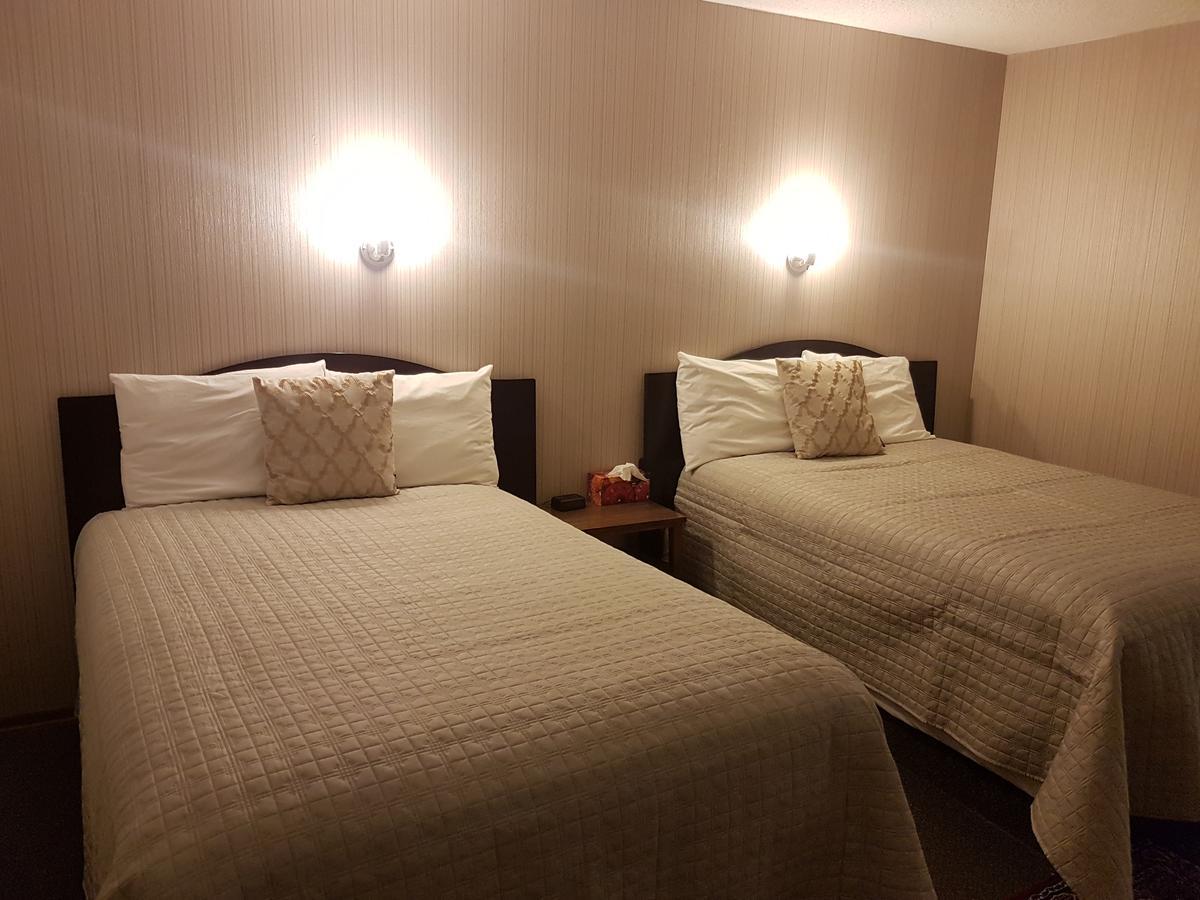 Spruce Woods Inn Glenboro Екстериор снимка