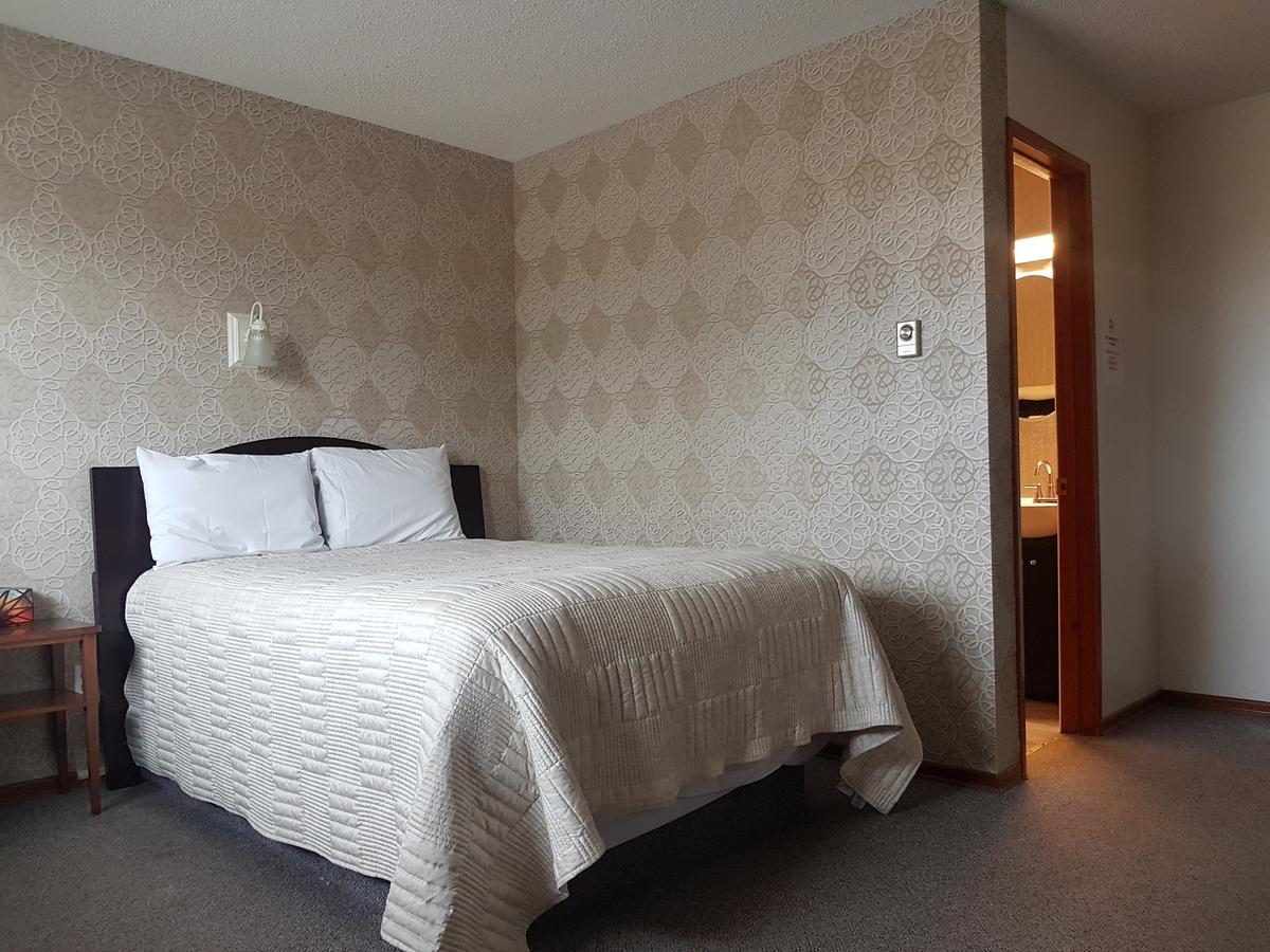 Spruce Woods Inn Glenboro Екстериор снимка